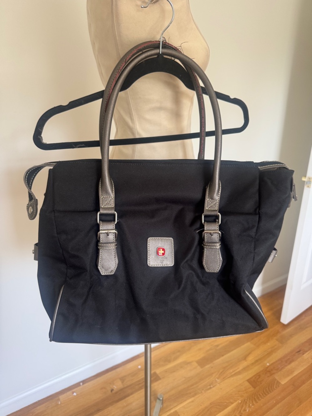 SwissGear Black weekender or gym bag in great condition. Unisex